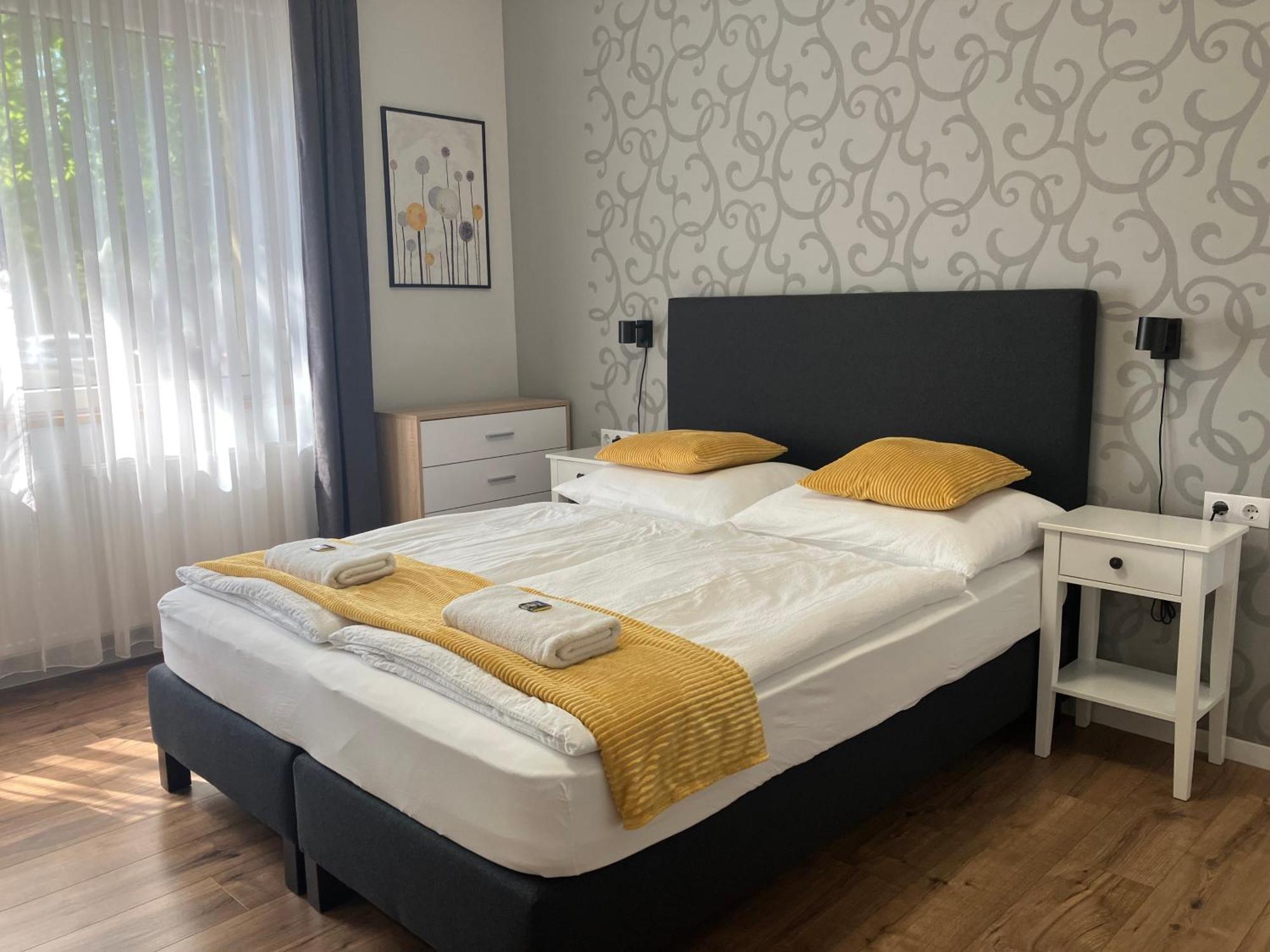 Illa Apartments Еґер Екстер'єр фото