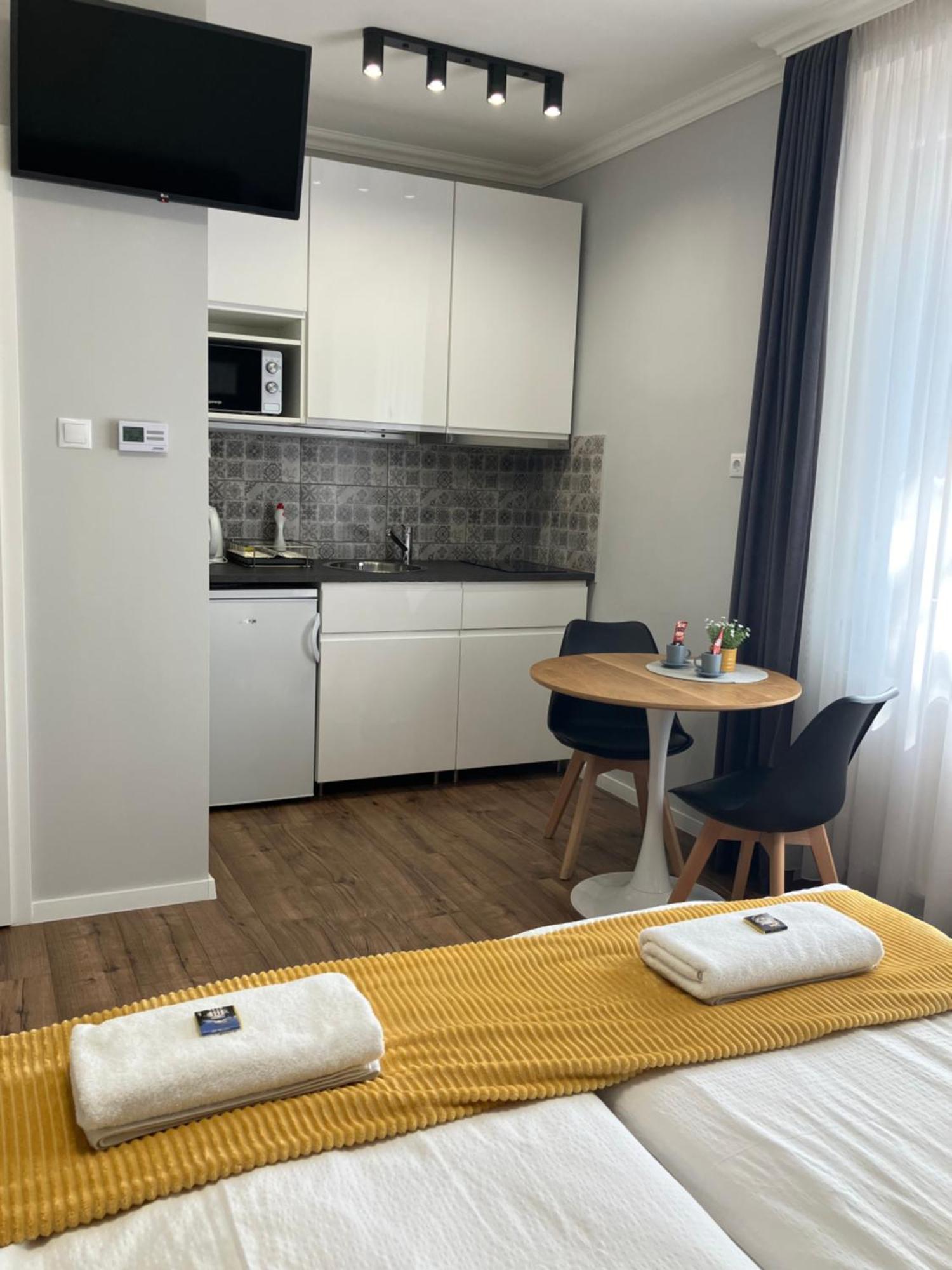 Illa Apartments Еґер Екстер'єр фото