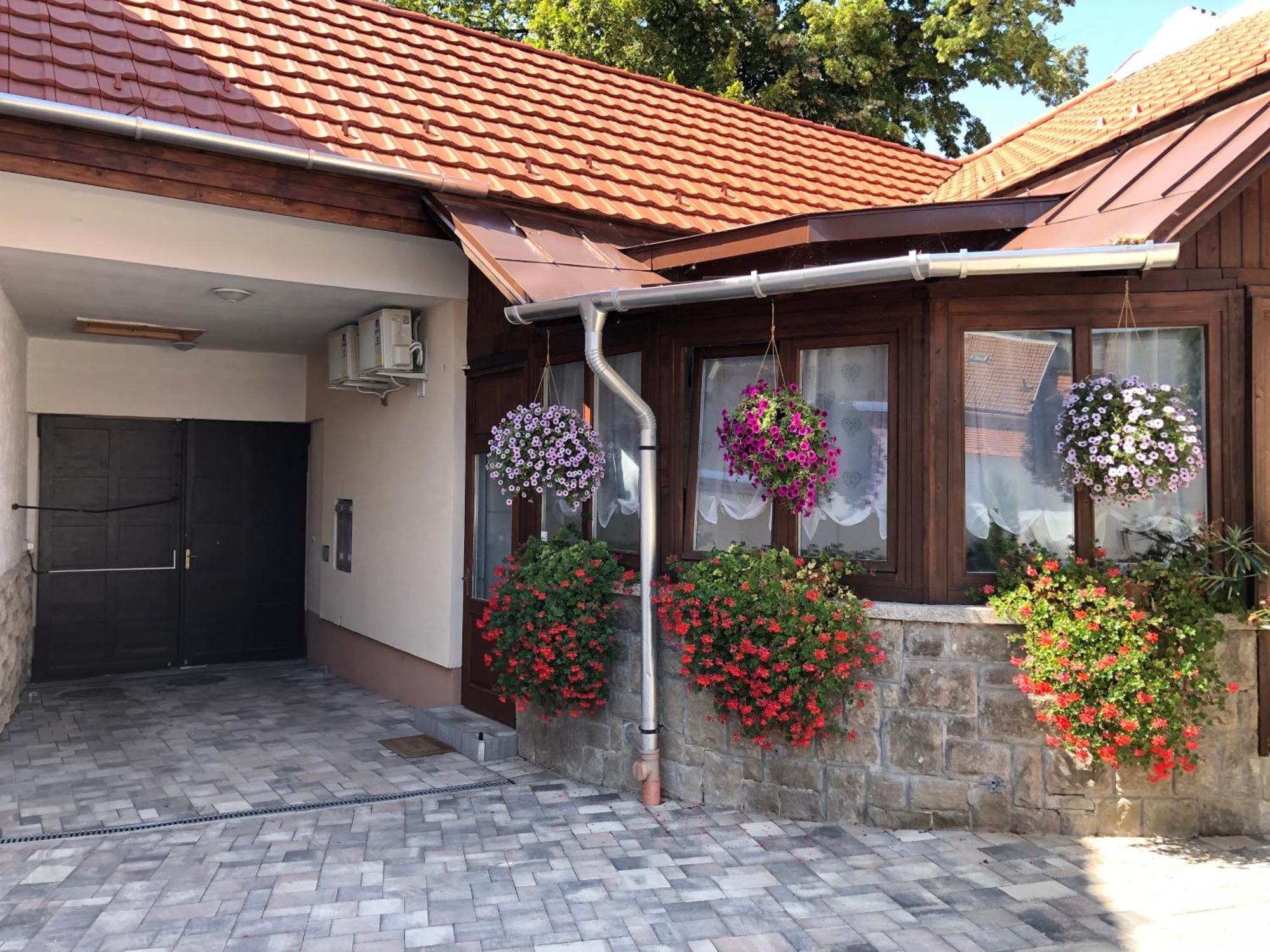 Illa Apartments Еґер Екстер'єр фото