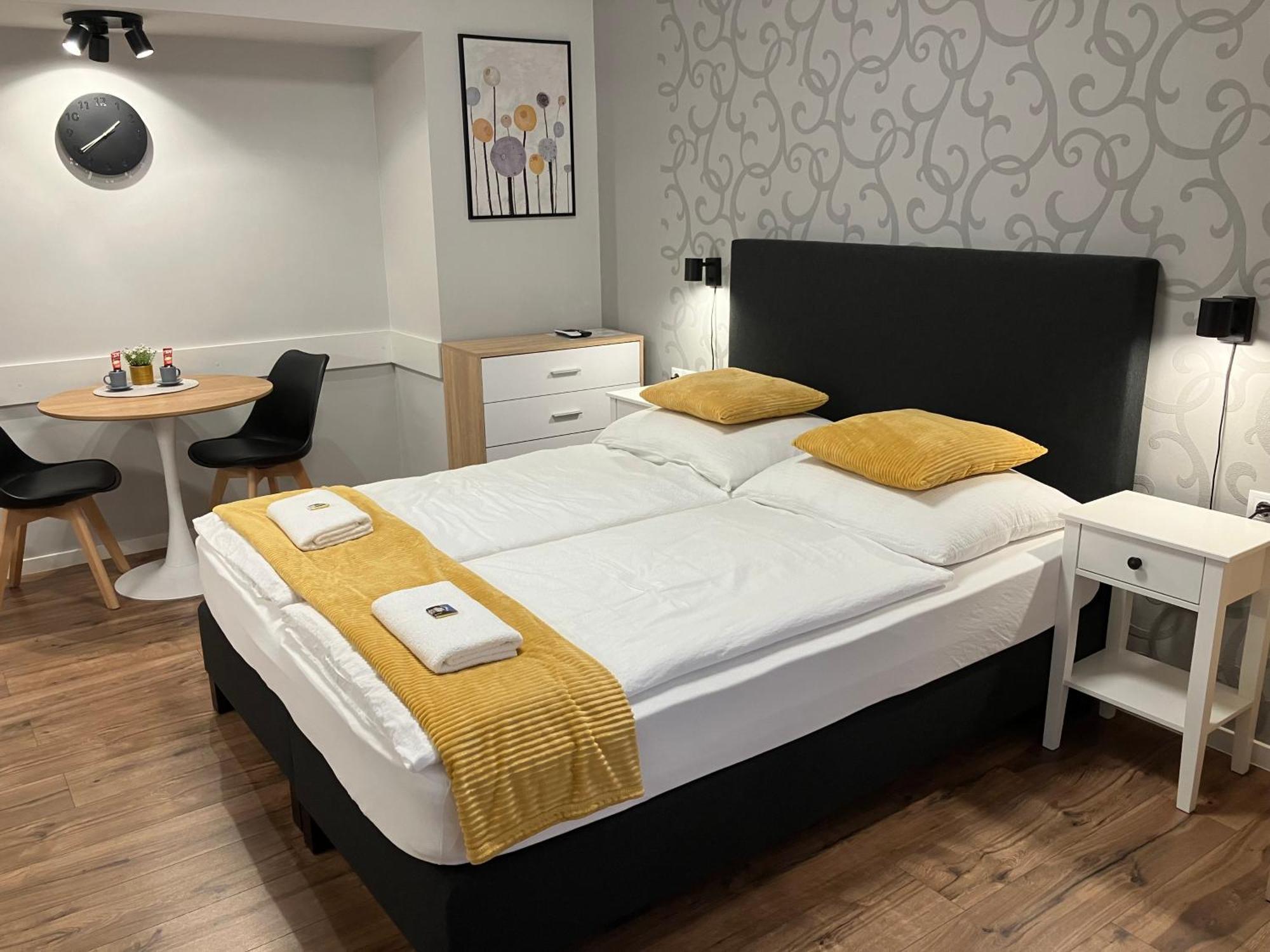 Illa Apartments Еґер Екстер'єр фото