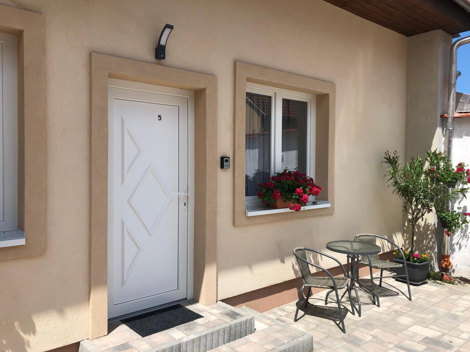 Illa Apartments Еґер Екстер'єр фото