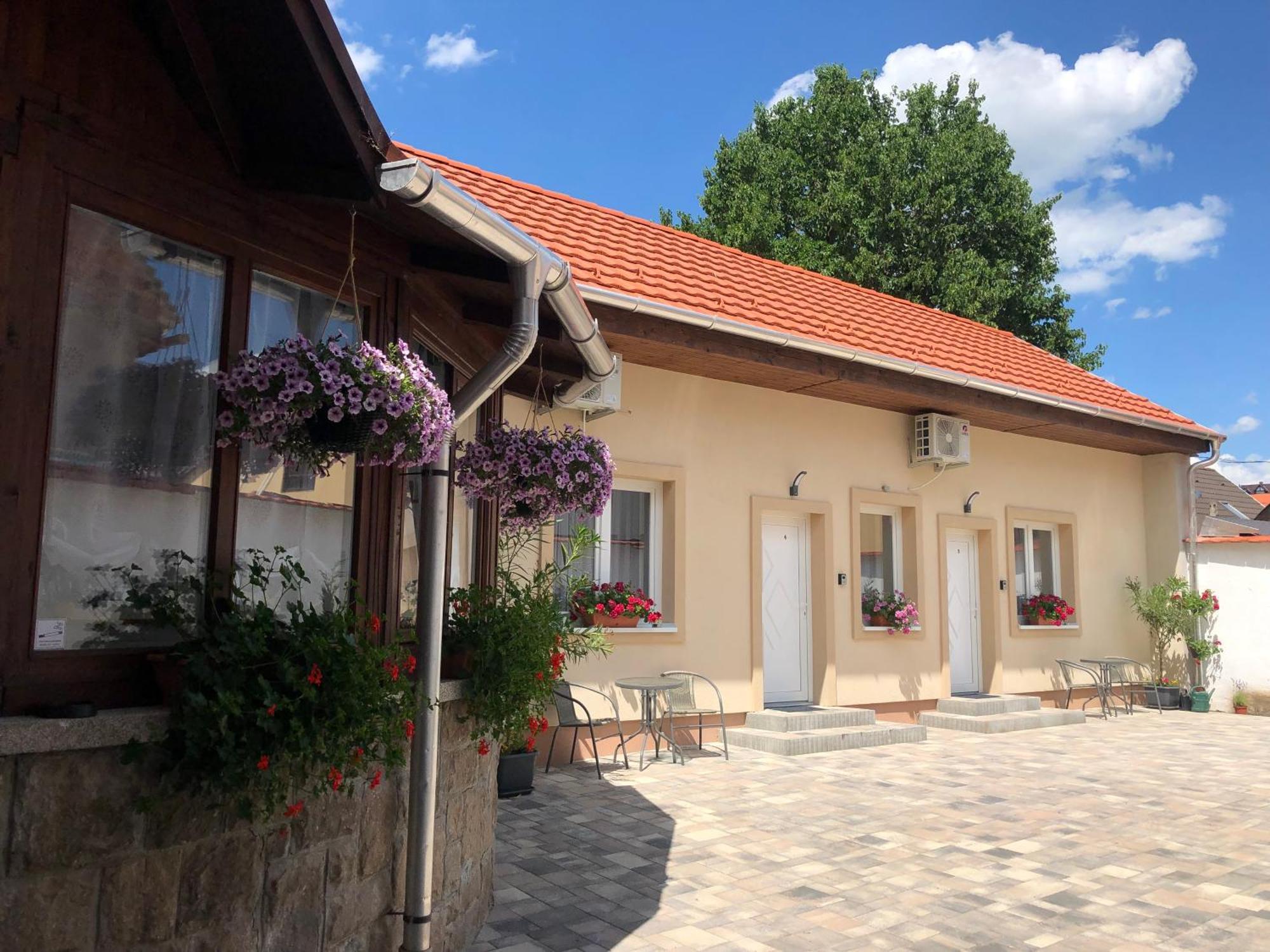 Illa Apartments Еґер Екстер'єр фото