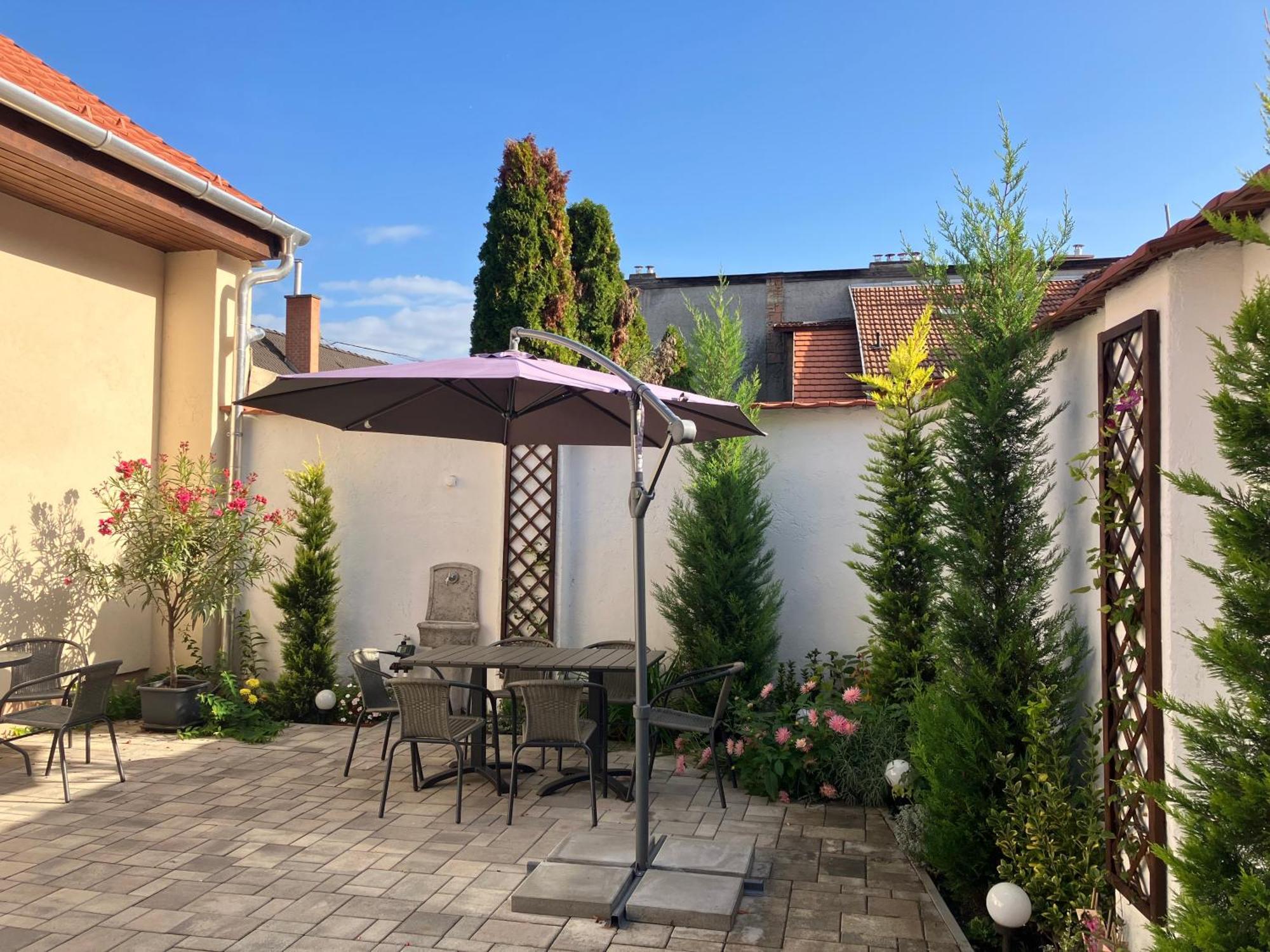 Illa Apartments Еґер Екстер'єр фото