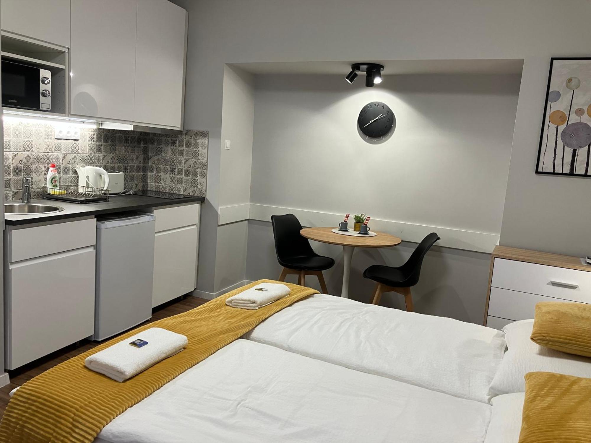 Illa Apartments Еґер Екстер'єр фото