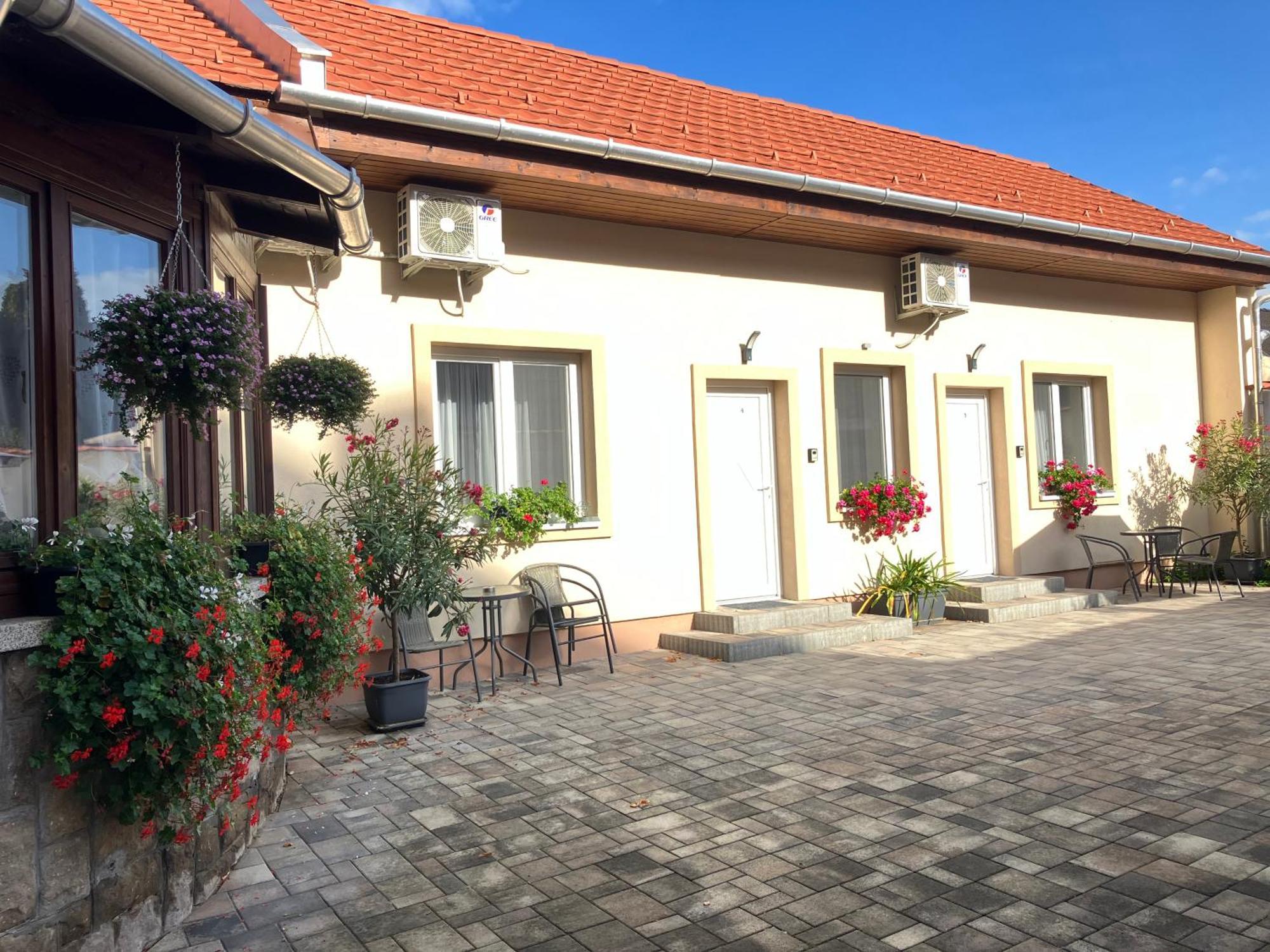 Illa Apartments Еґер Екстер'єр фото